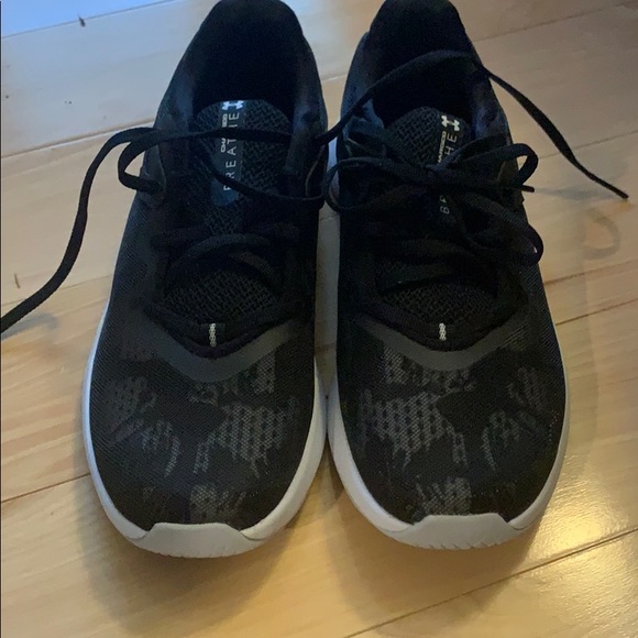 Under Armour sneakers. Size 7.5 - Picture 2 of 5